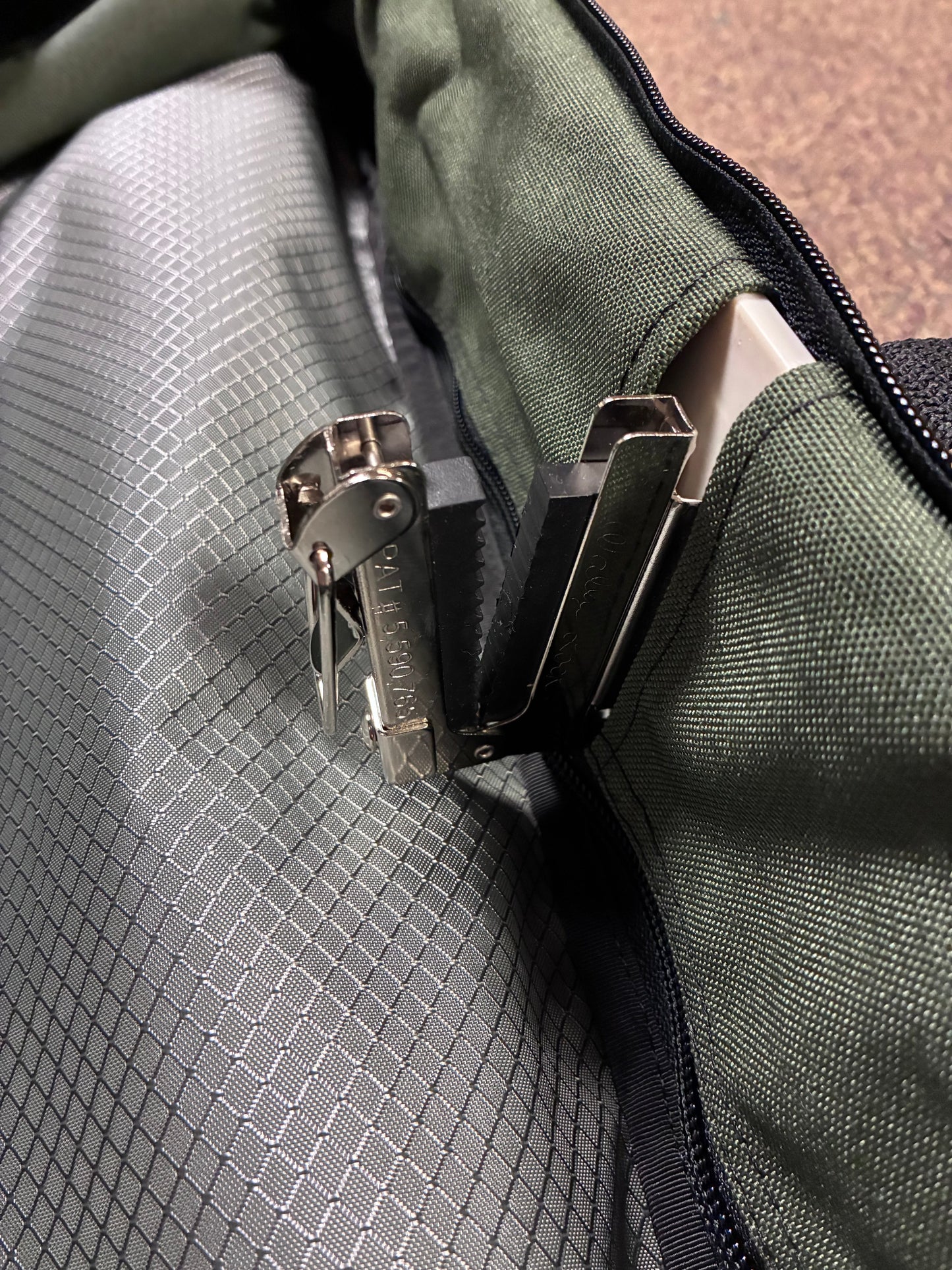 Tough Traveler CLASSIC Wally Lock Garment Bag