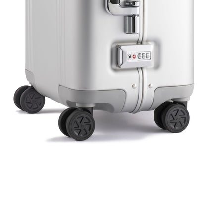 Zero Halliburton Classic Aluminum 3.0 | International Carry-on 33L