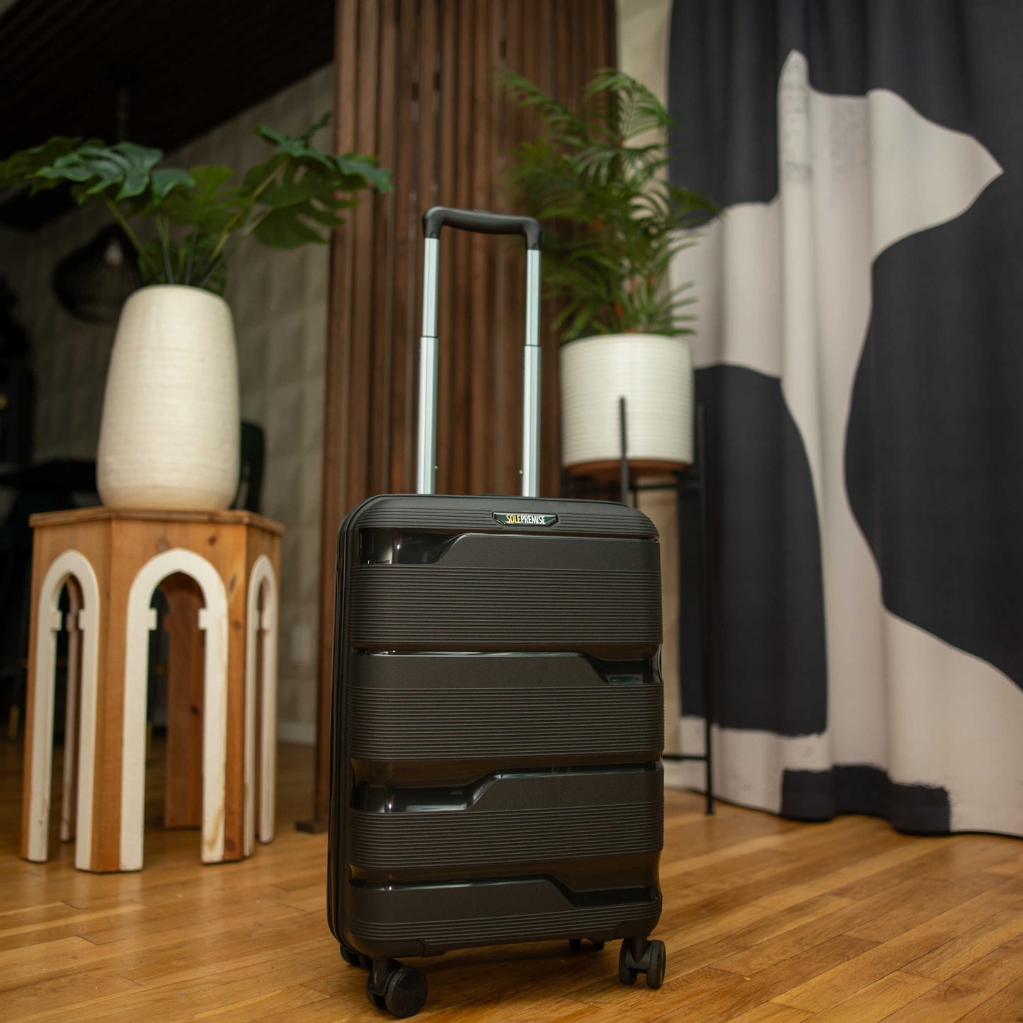 Sole Premise 20-inch Black Carry-On Hardcase Luggage