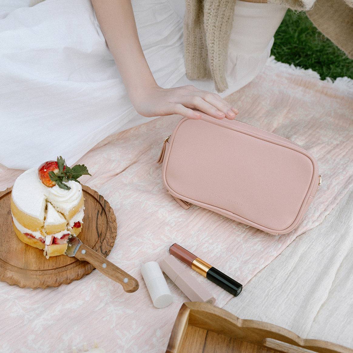 Hudson + Bleecker Latitude Beauty Bag - Rose Pink