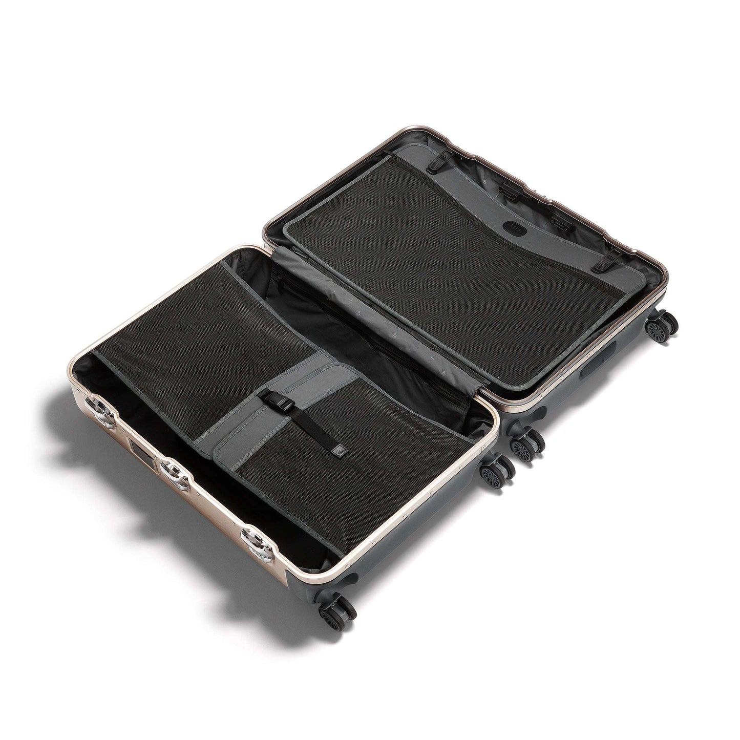 Zero Halliburton Pursuit Aluminum | Large Travel Case