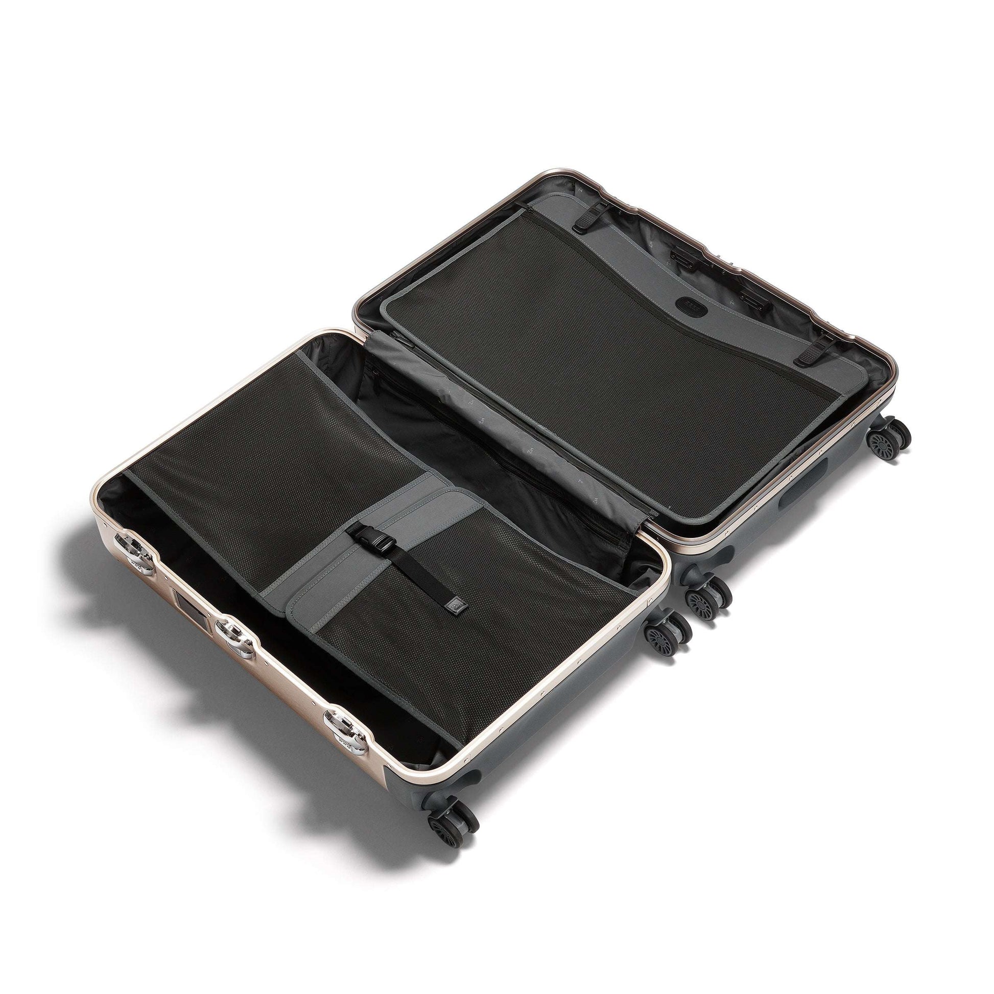 Zero Halliburton Pursuit Aluminum | Large Travel Case