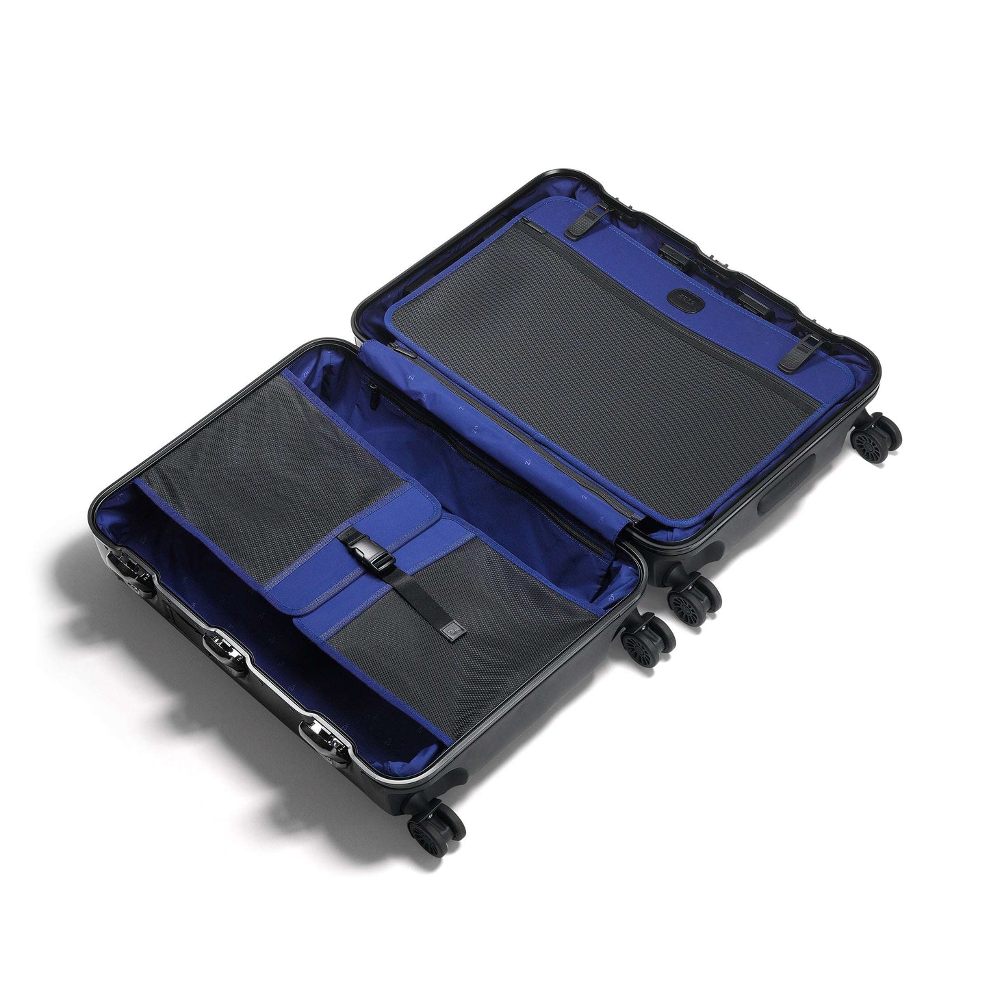 Zero Halliburton Pursuit Aluminum | Medium Travel Case
