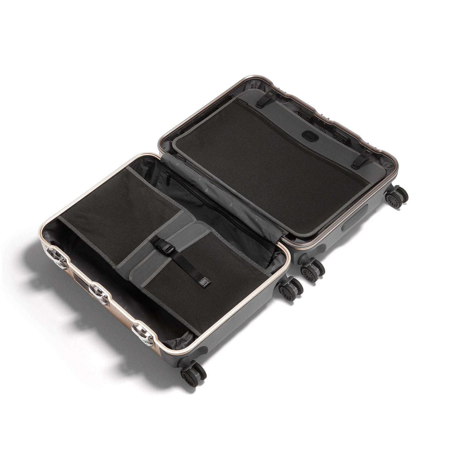 Zero Halliburton Pursuit Aluminum | Medium Travel Case